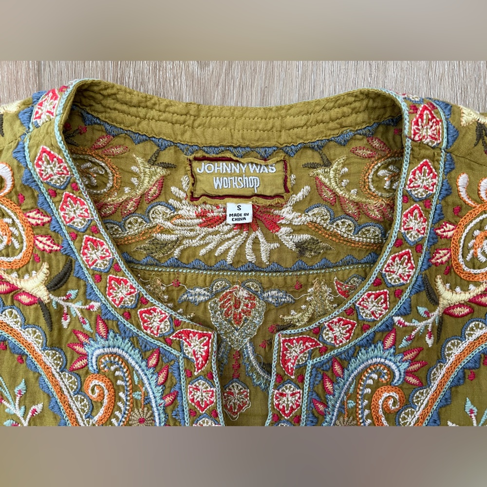 JOHNNY WAS Workshop Tikal Notched Neck Drape Embroidered Top EUC - Picture 9 of 10
